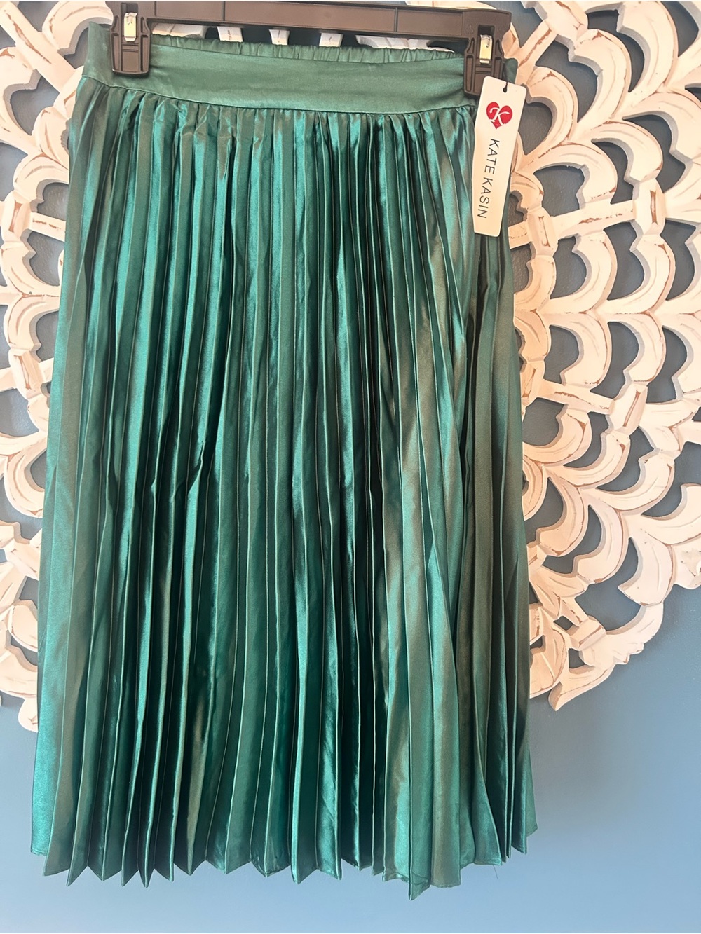NWT Kate Kasin Emerald Green SatinPleated Midi Skirt